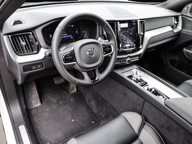 Bild 3 Volvo XC60 Plus Dark Recharge Plug-In Hybrid AWD T8 Tw