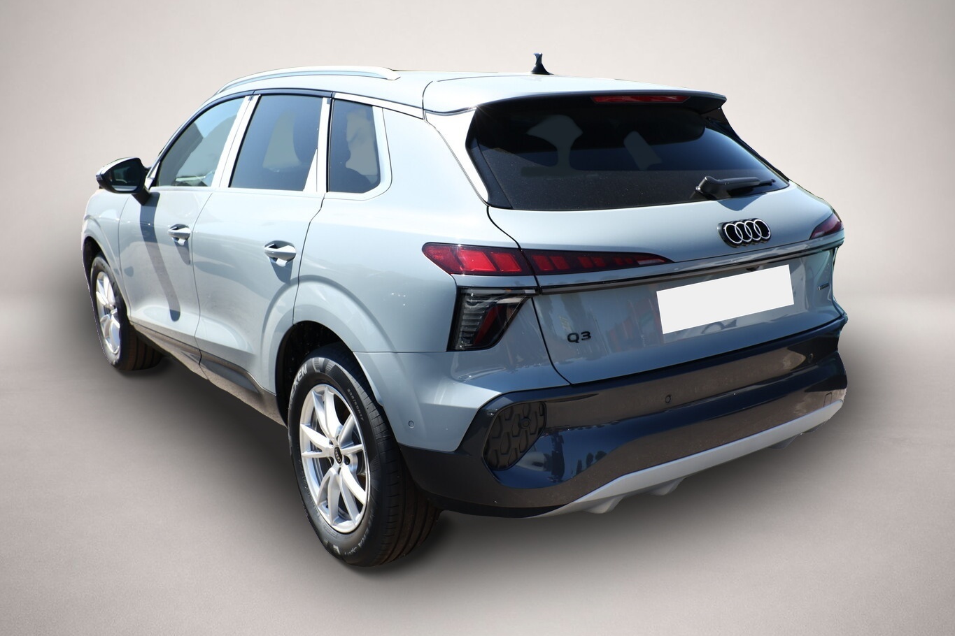 Bild 4 Audi Q3 Tech LED+ KlimaP Keyl ACC PrivG 18Z eHK PDC+