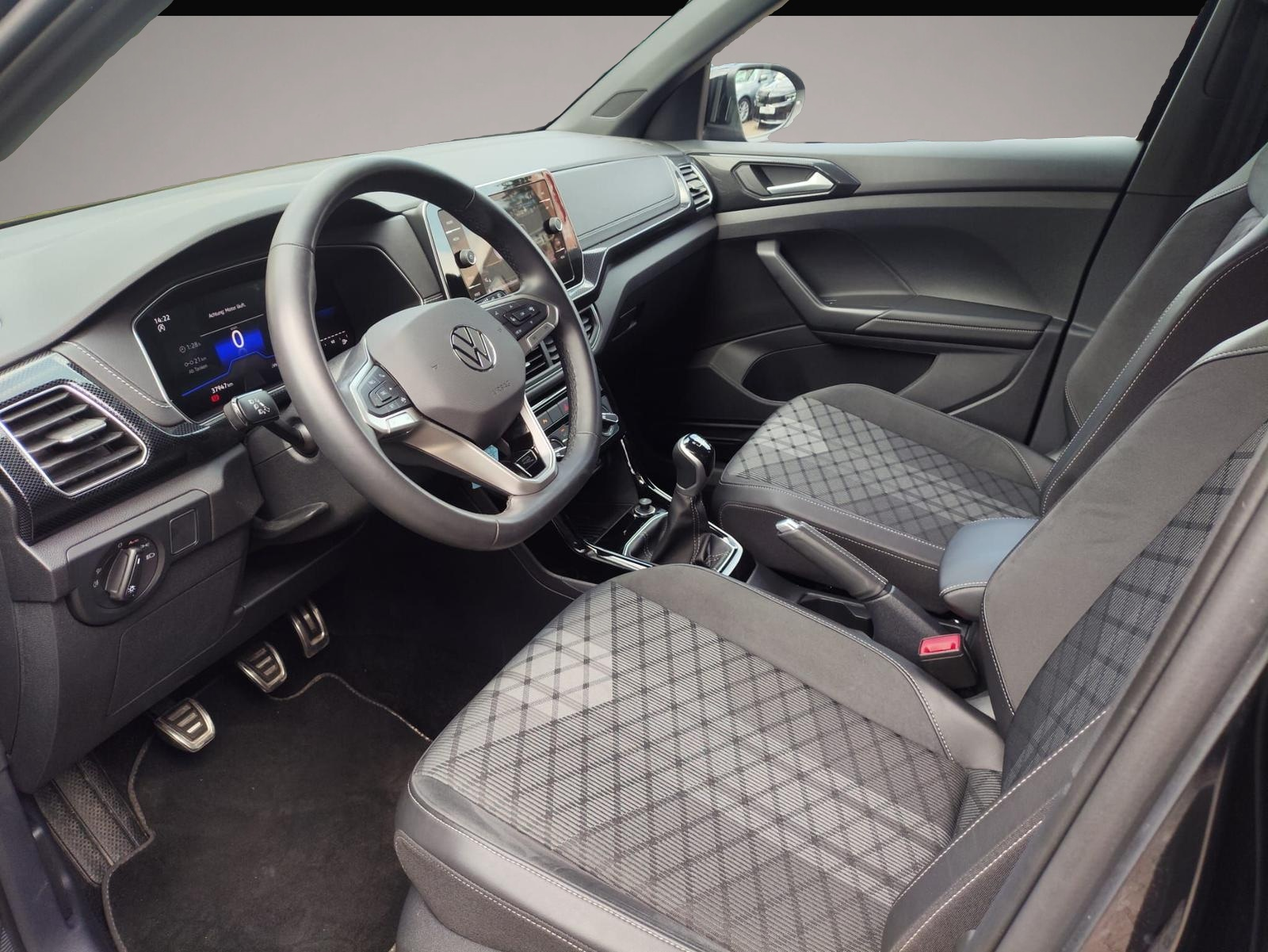 Bild 5 Volkswagen T-Cross 1.0 TSI R-Line Matrix App SHZ PDC DAB