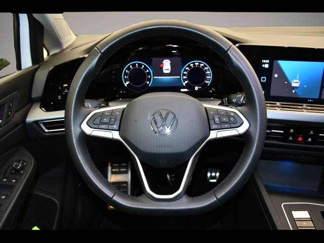 Fotografie 5 des Volkswagen Golf 8 VIII Variant 1.5 eTSI DSG Active AHK/Navi