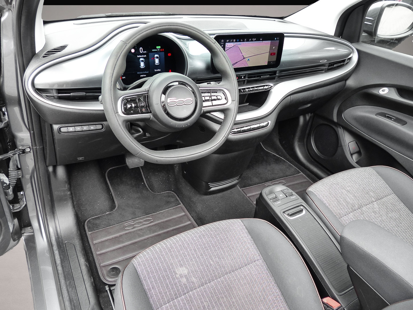 Bild 4 Fiat 500 e Icon Navi Digitales Cockpit Apple CarPlay