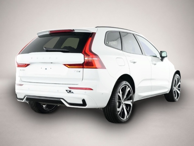 Bild 2 Volvo XC60 Plus Dark Recharge Plug-In Hybrid AWD HUD S