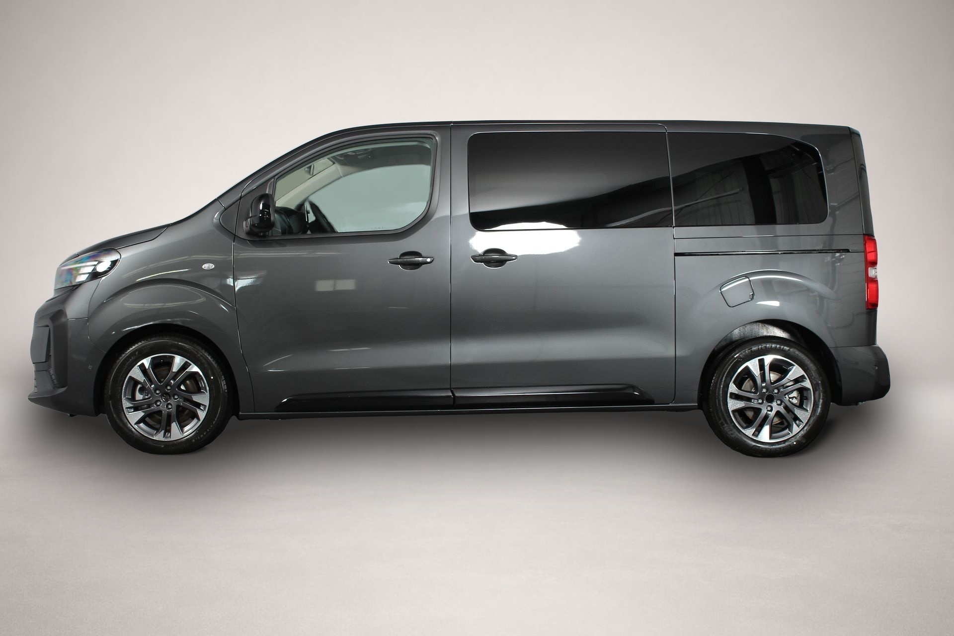 Fotografie 2 des Opel Zafira Life Opel Edition 2.2 Diesel 132 kW (180