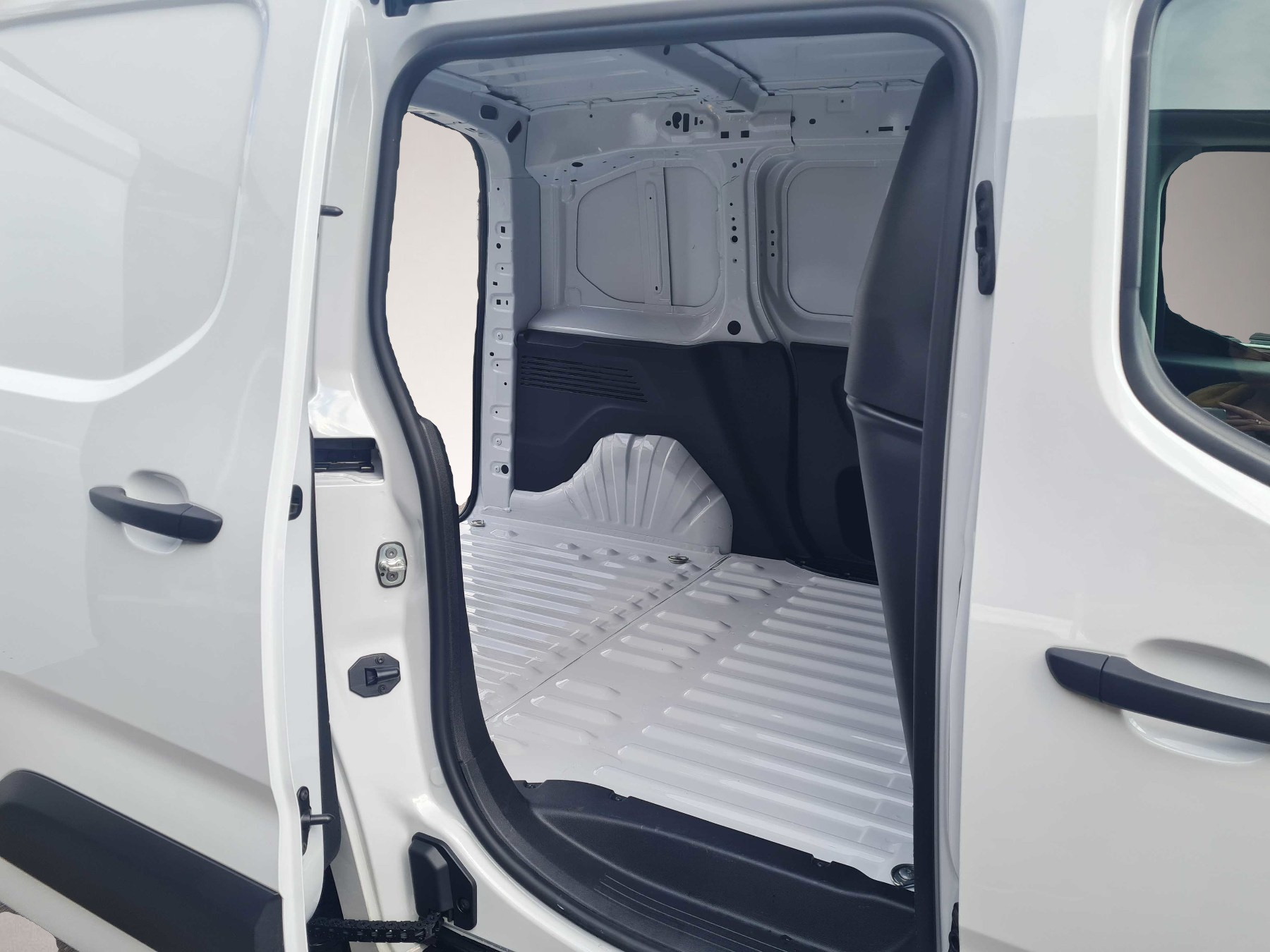 Bild 5 Fiat Other Doblo KaWa L1 100 Klima,PDC, Rdo Blueth.