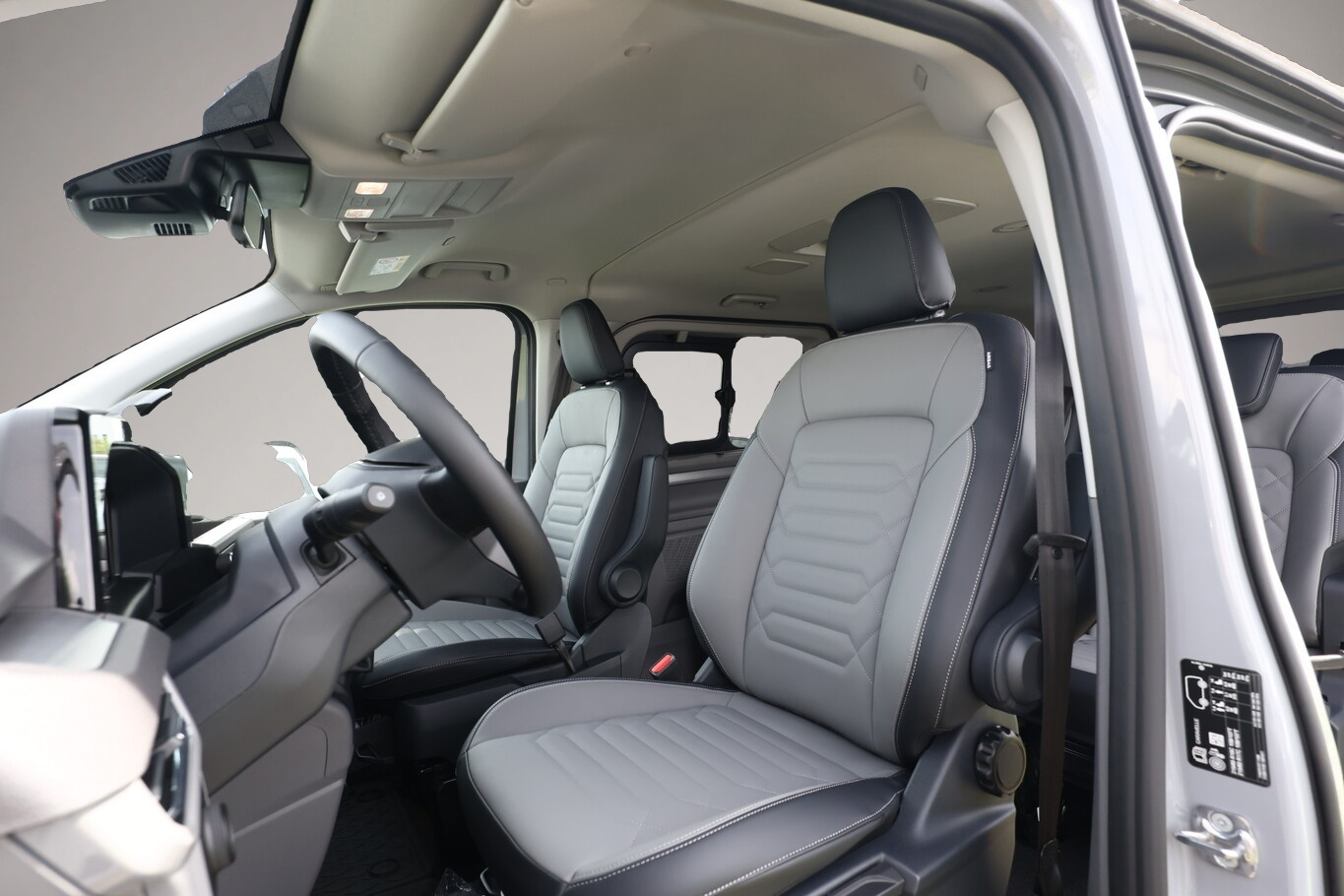 Bild 3 Volkswagen T7 Caravelle Style L2 Matrix Nav AHK Kam PDC SHZ