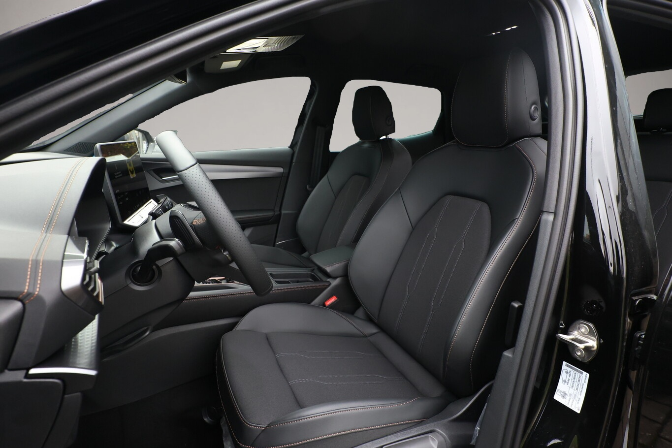 Bild 3 Cupra Formentor eTSI SHZ ACC 3ZClim DigC WirelessC 18