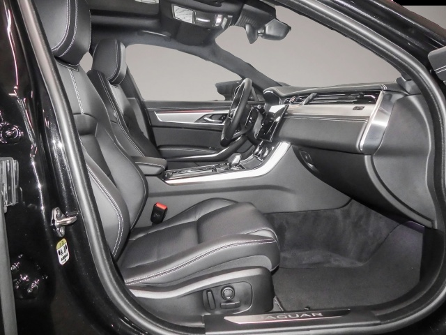 Fotografie 3 des Jaguar XF Sportbrake R-Dynamic SE AWD D200 Soft Close H