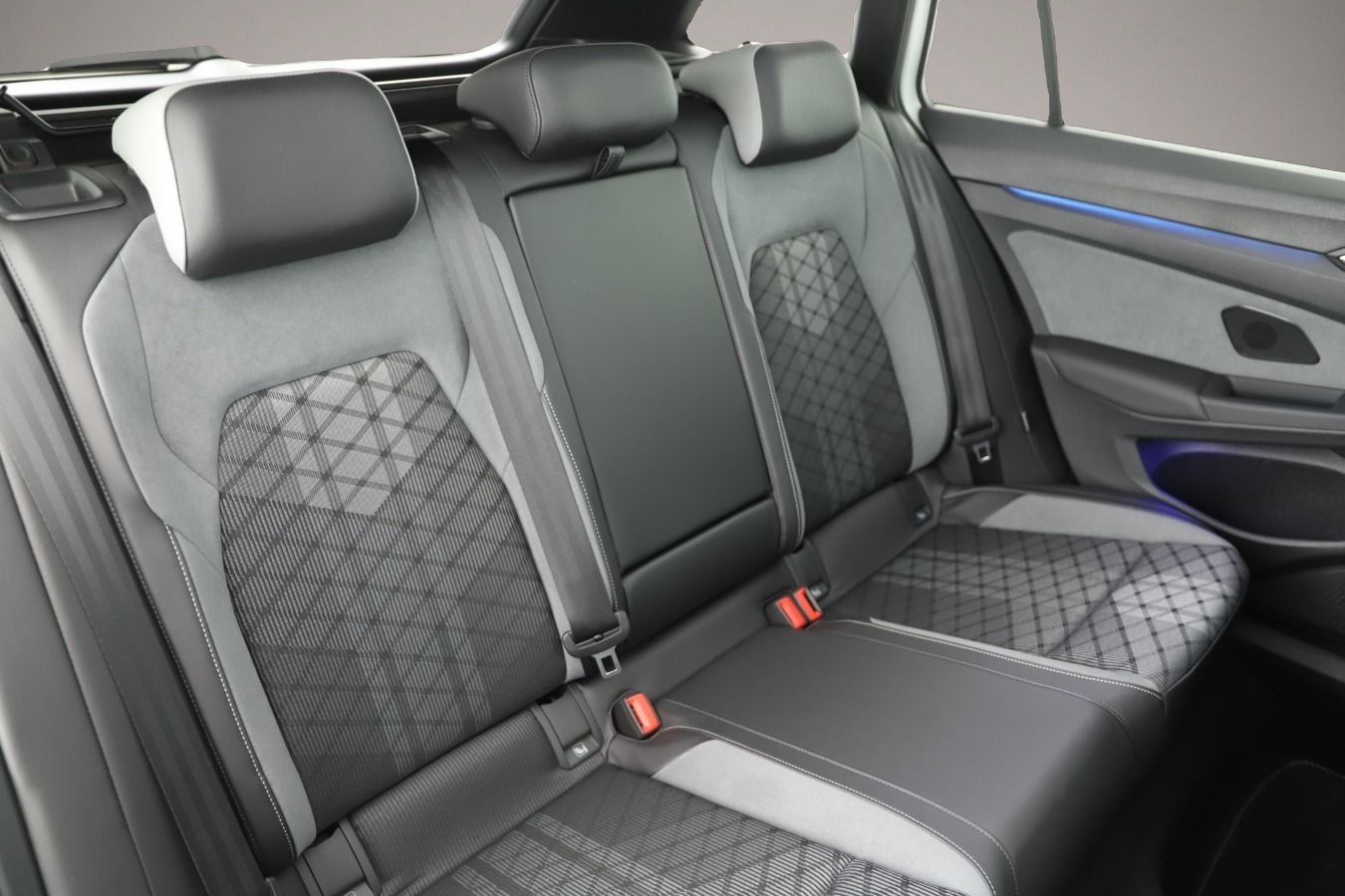 Bild 5 Volkswagen Golf 8 VIII Variant 2.0 TSI DSG R Line IQ.Light/