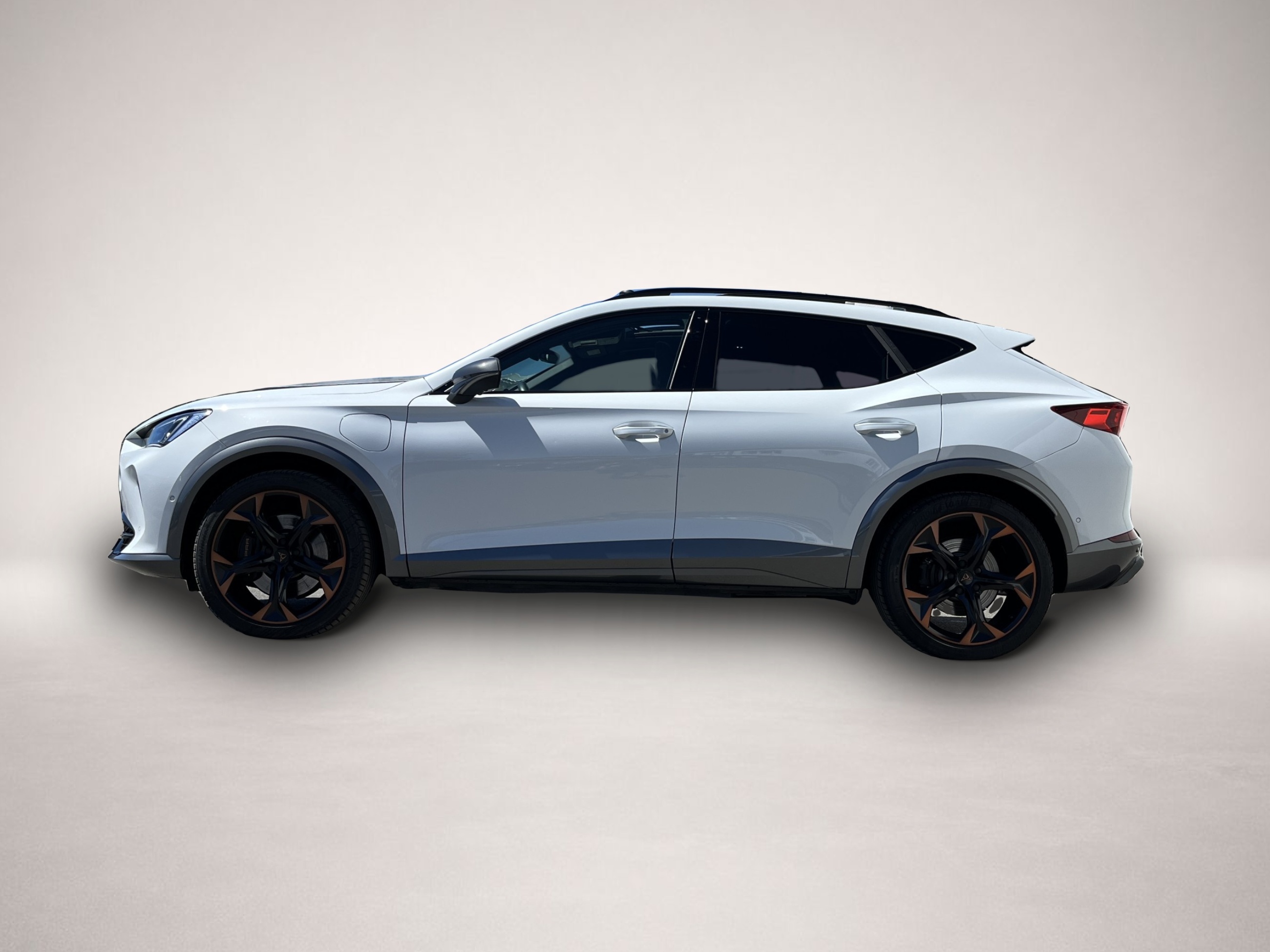 Fotografie des Cupra Formentor VZ 1.4 TSI e-Hybrid AHK PANO el.Klappe