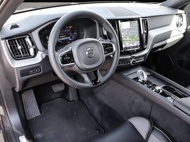 Fotografie 3 des Volvo XC60 Plus Dark Recharge Plug-In Hybrid AWD T8 Tw