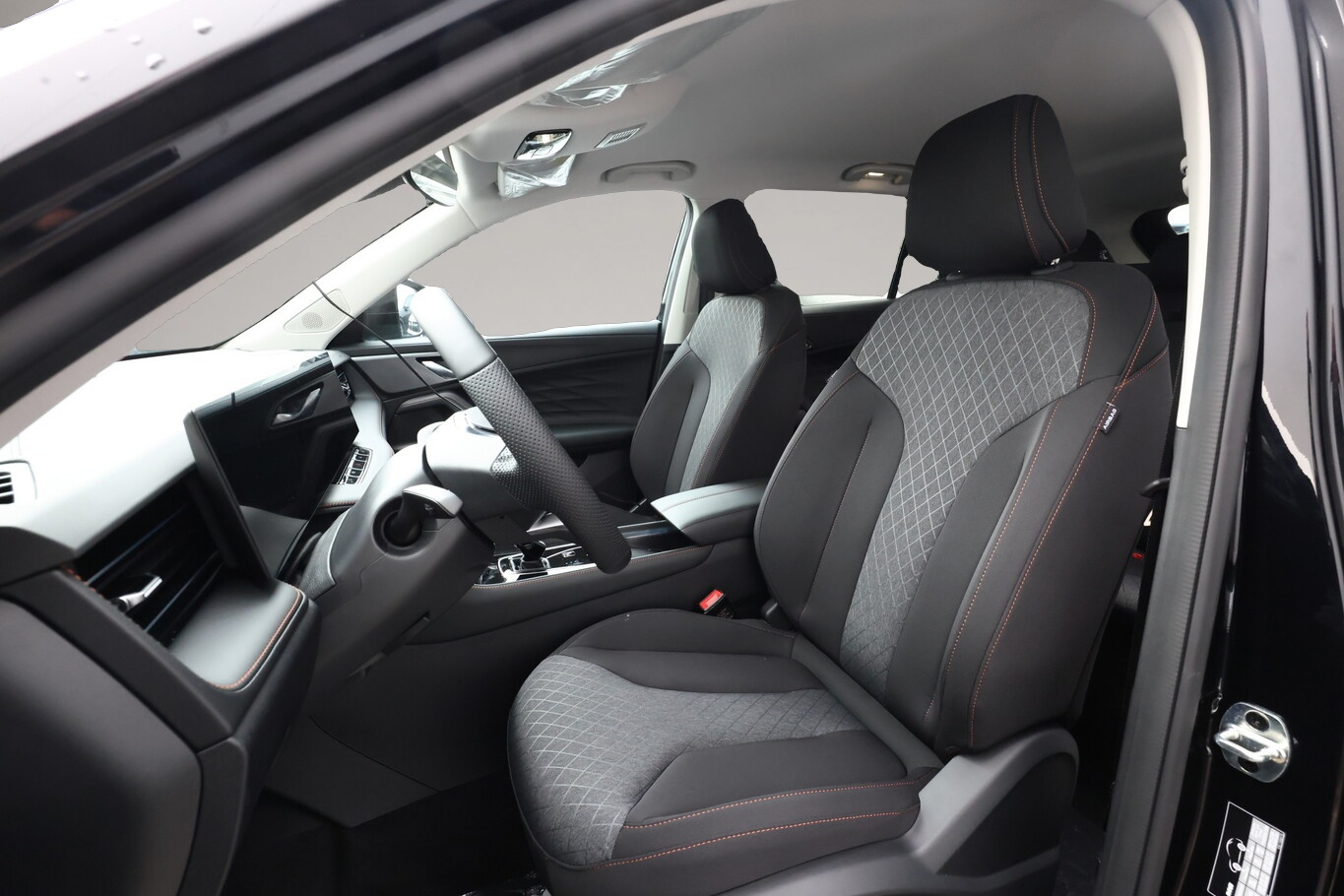 Bild 5 MG HS HEV+ Comfort ACC TotW Kam Nav LED Keyl 19Z
