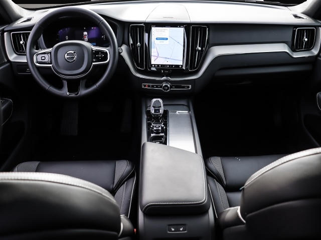 Bild 4 Volvo XC60 Plus Dark Recharge Plug-In Hybrid AWD T8 Tw