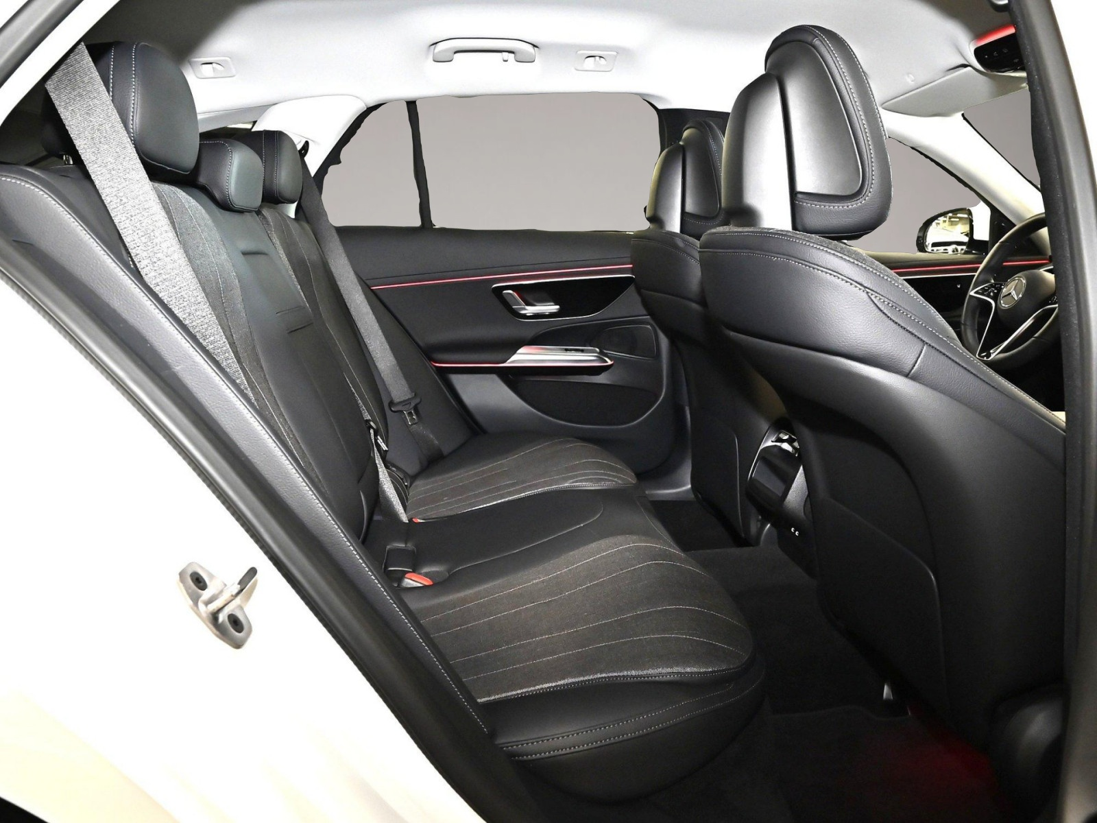 Bild 4 Mercedes-Benz E 200