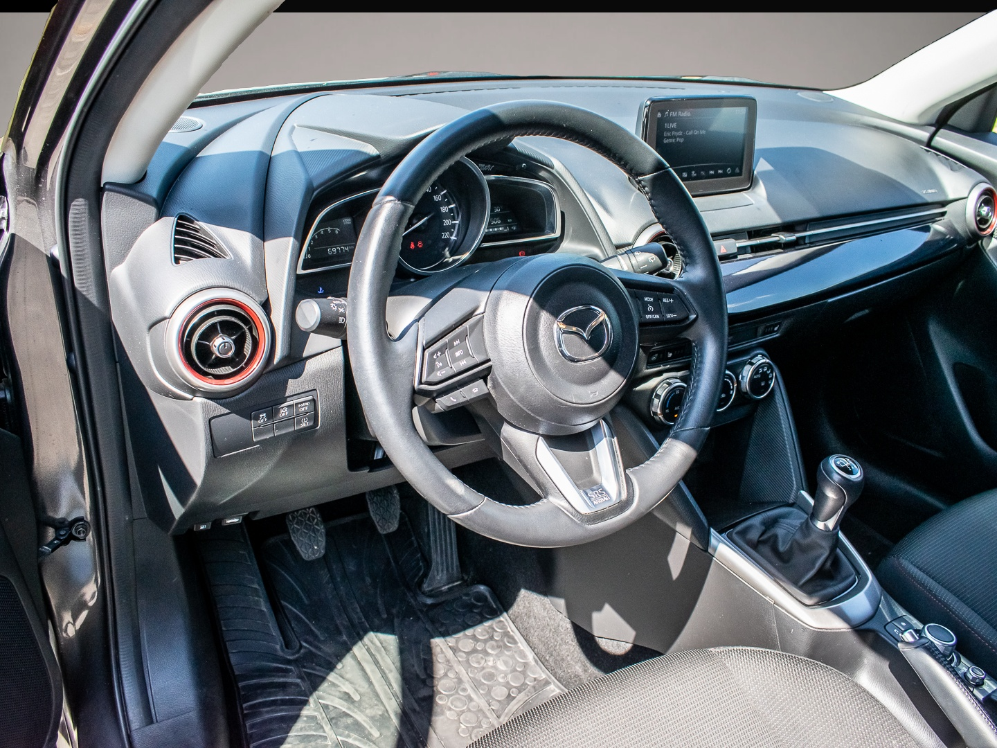 Bild 7 Mazda 2 Homura AD LED Apple CarPlay Android Auto Klima