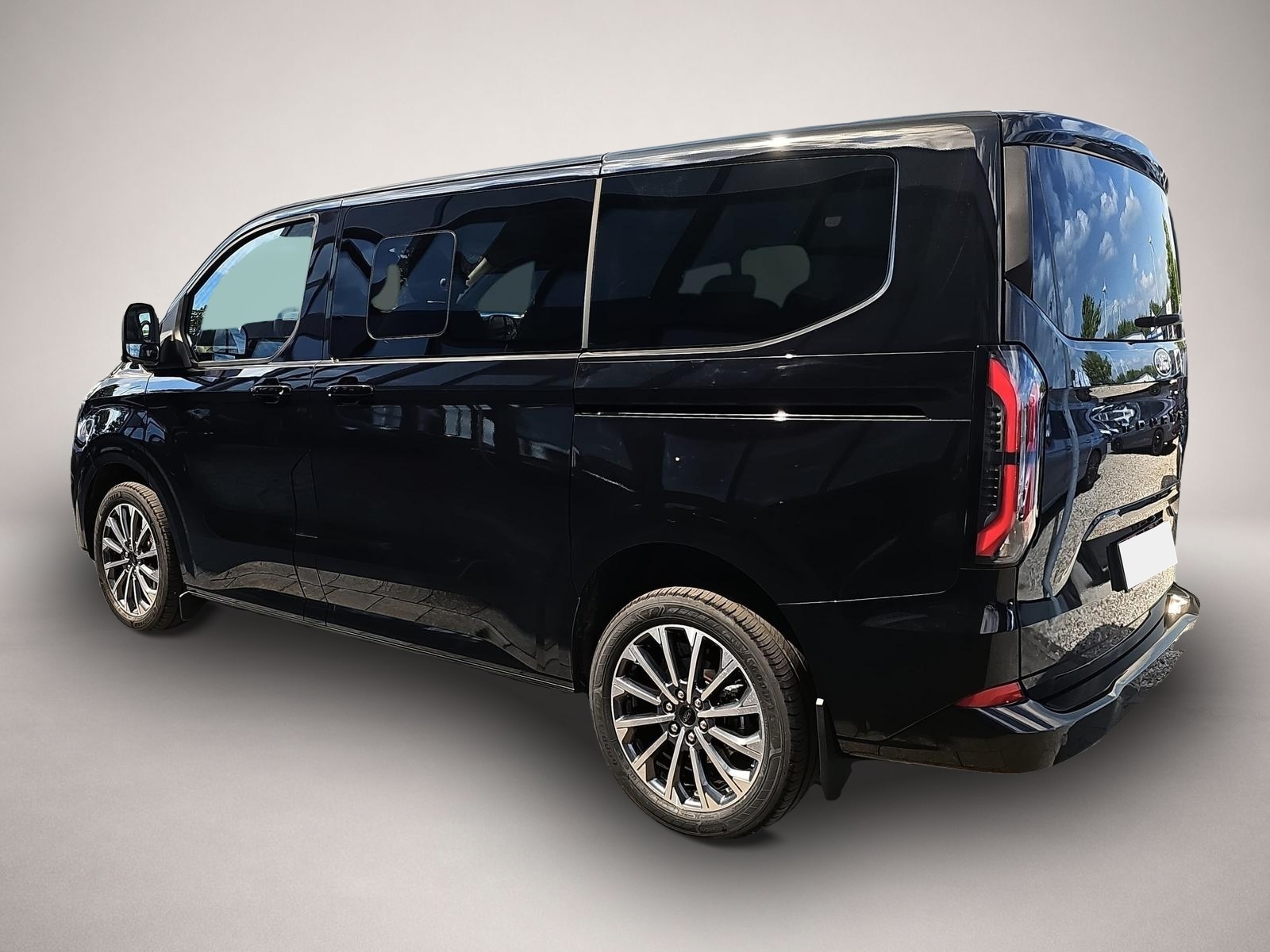 Bild 5 Ford Tourneo Custom 2.0 EcoBlue Autom. Titanium X ACC