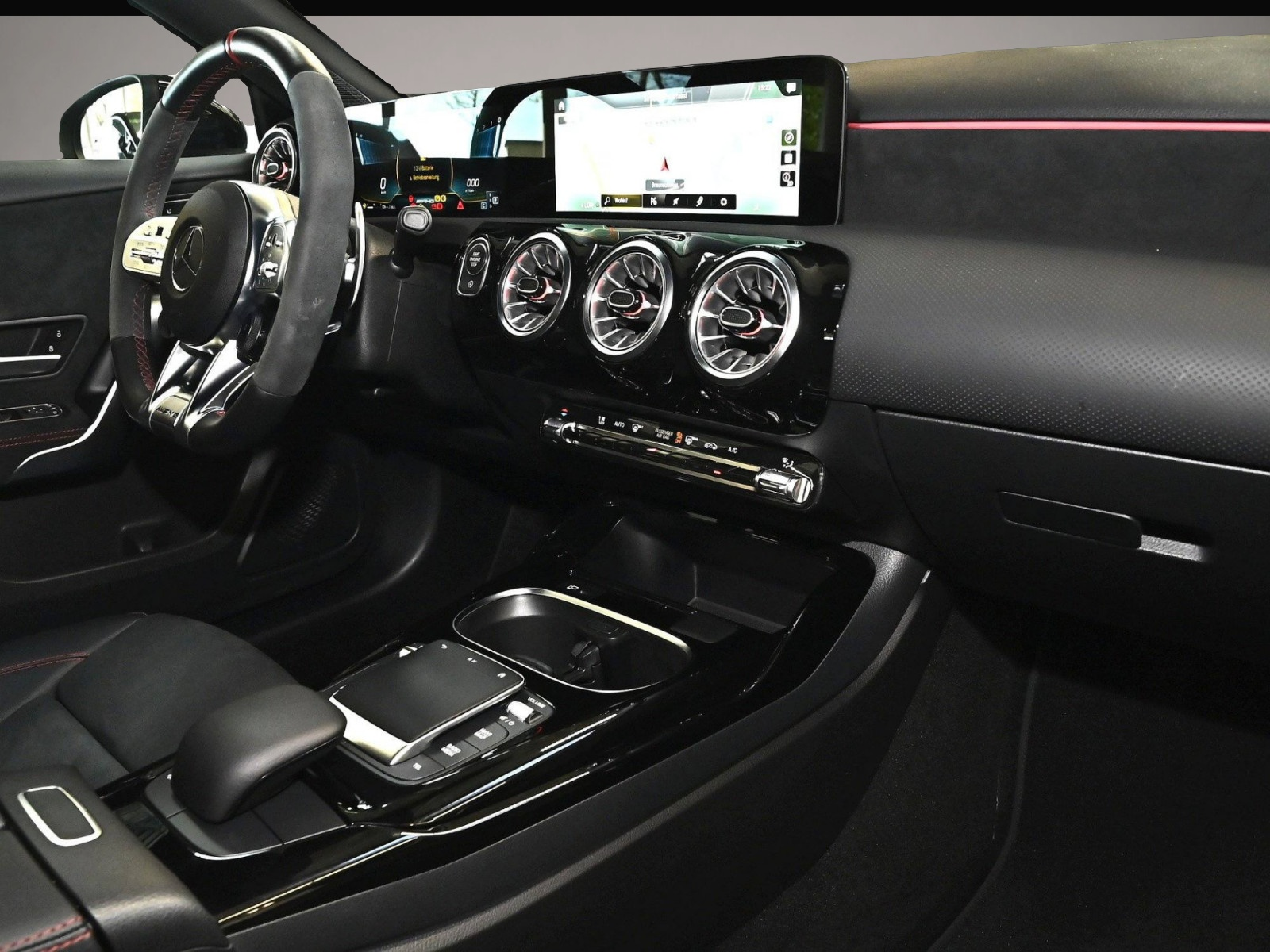 Fotografie 5 des Mercedes-Benz A 45 AMG