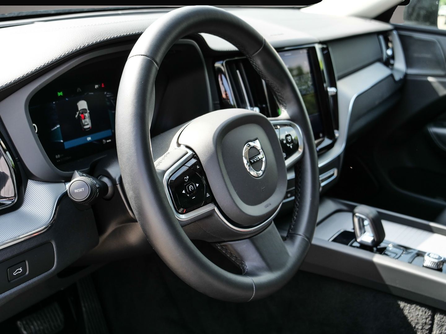 Bild 3 Volvo XC60 Ultimate Dark AWD B4 Diesel EU6d HUD StandH