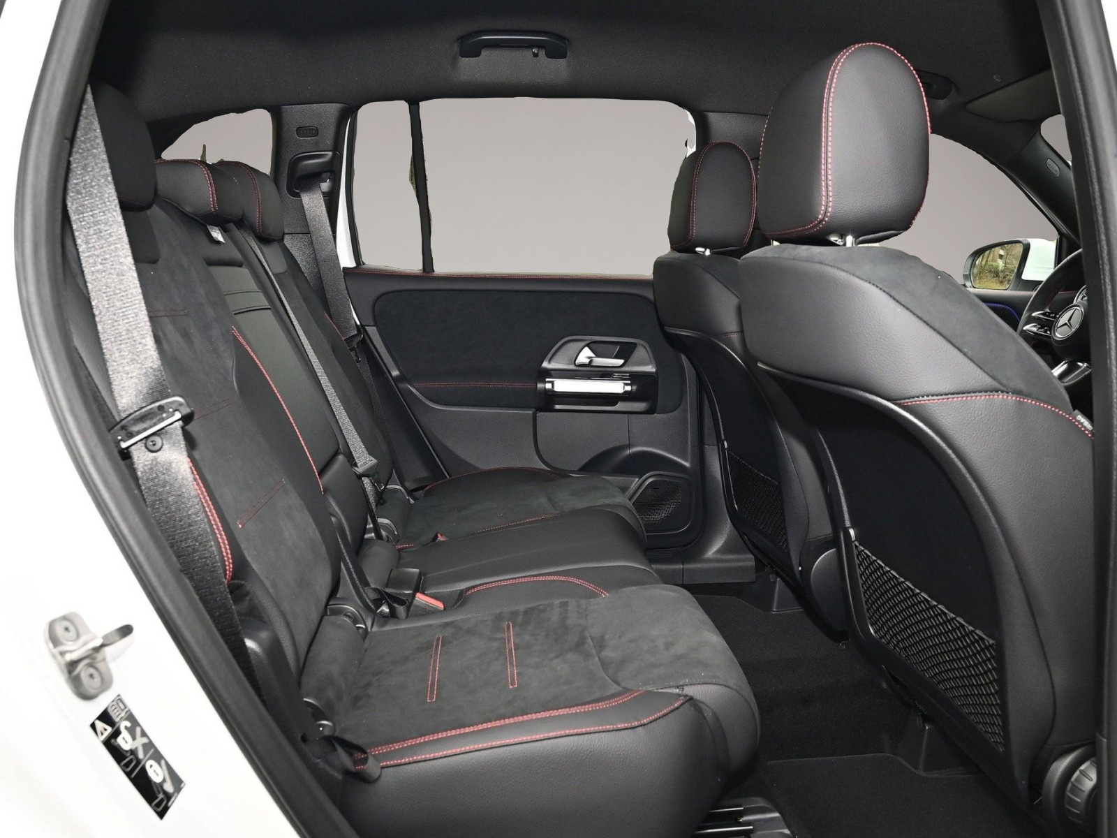 Bild 4 Mercedes-Benz GLB 220