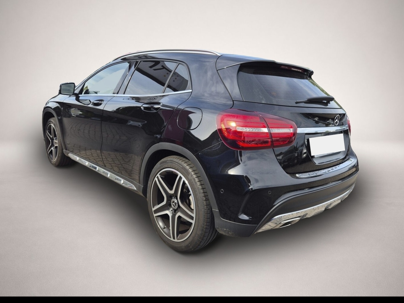Fotografie 3 des Mercedes-Benz GLA 180 DCT AMG Line LED Nav SHZ ParkAs eHk 19Z