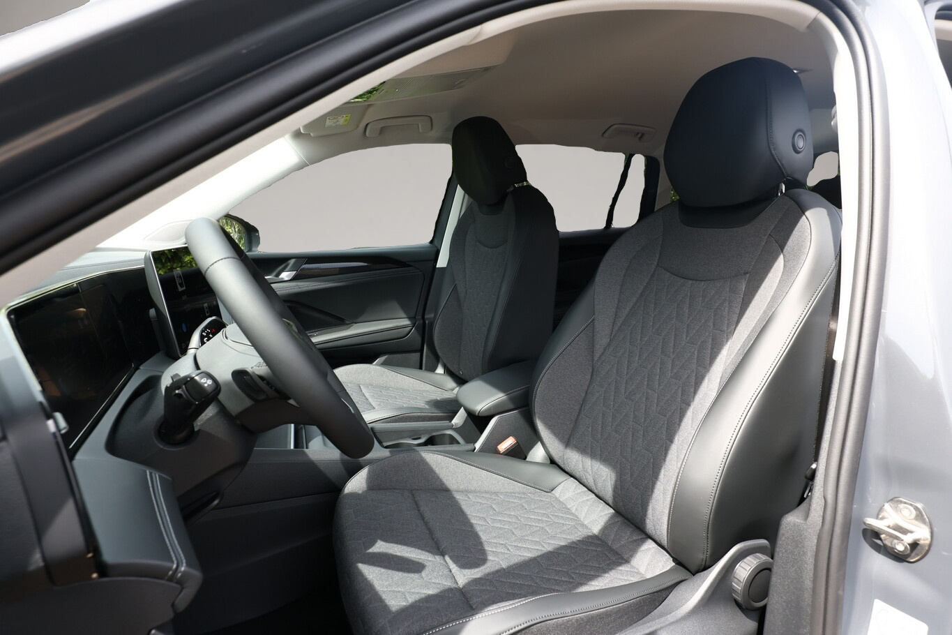 Fotografie 5 des Volkswagen Tiguan DSG LED+ 5JGarantie IQ.DRIVE SHZ Keyl ACC