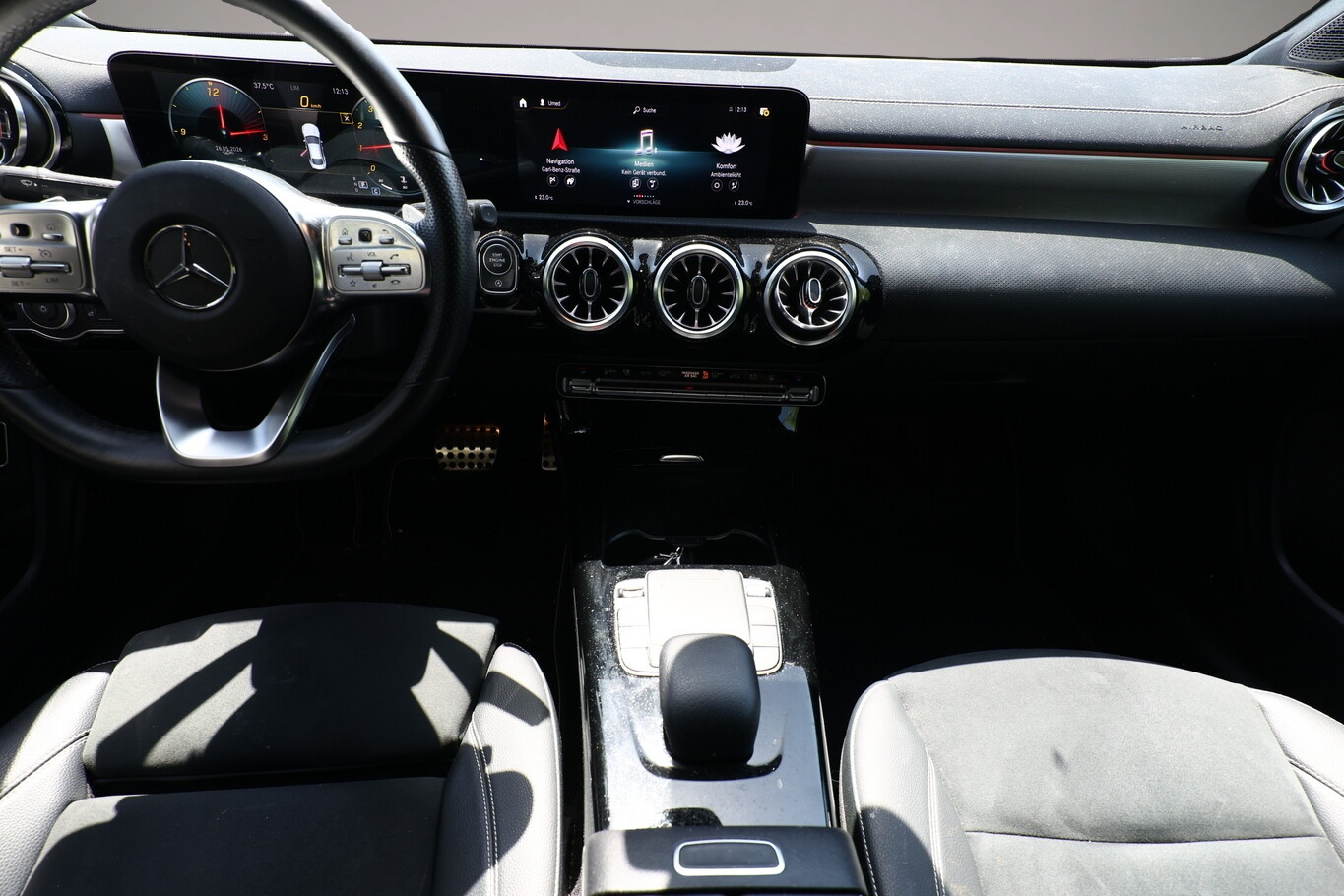 Fotografie 6 des Mercedes-Benz CLA 200 DCT Edition 2020 ParkP SHZ StandH LED