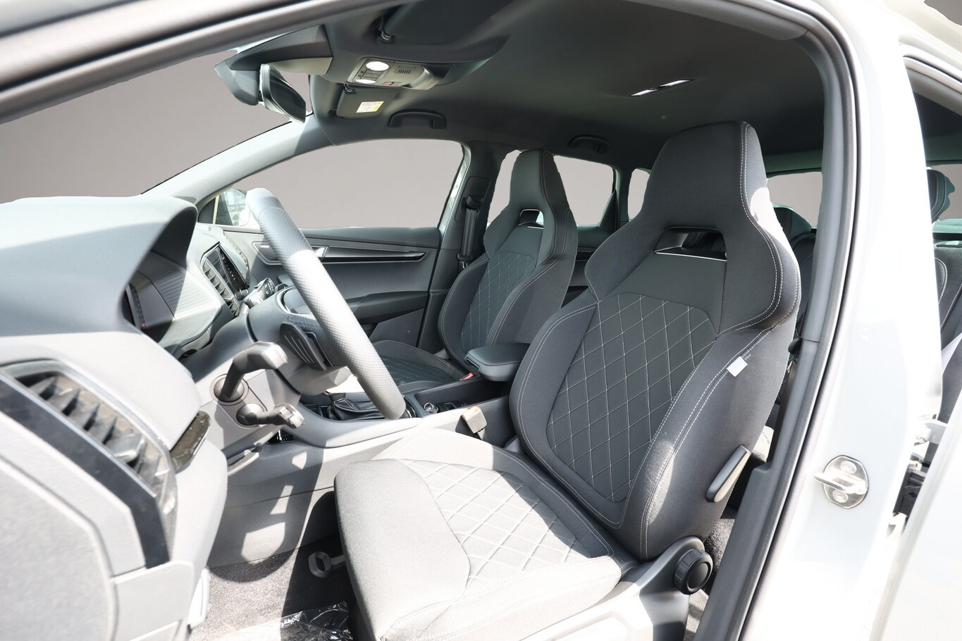 Bild 5 Skoda Karoq DSG Sportl Matrix Nav 360 Canton ACC Kessy