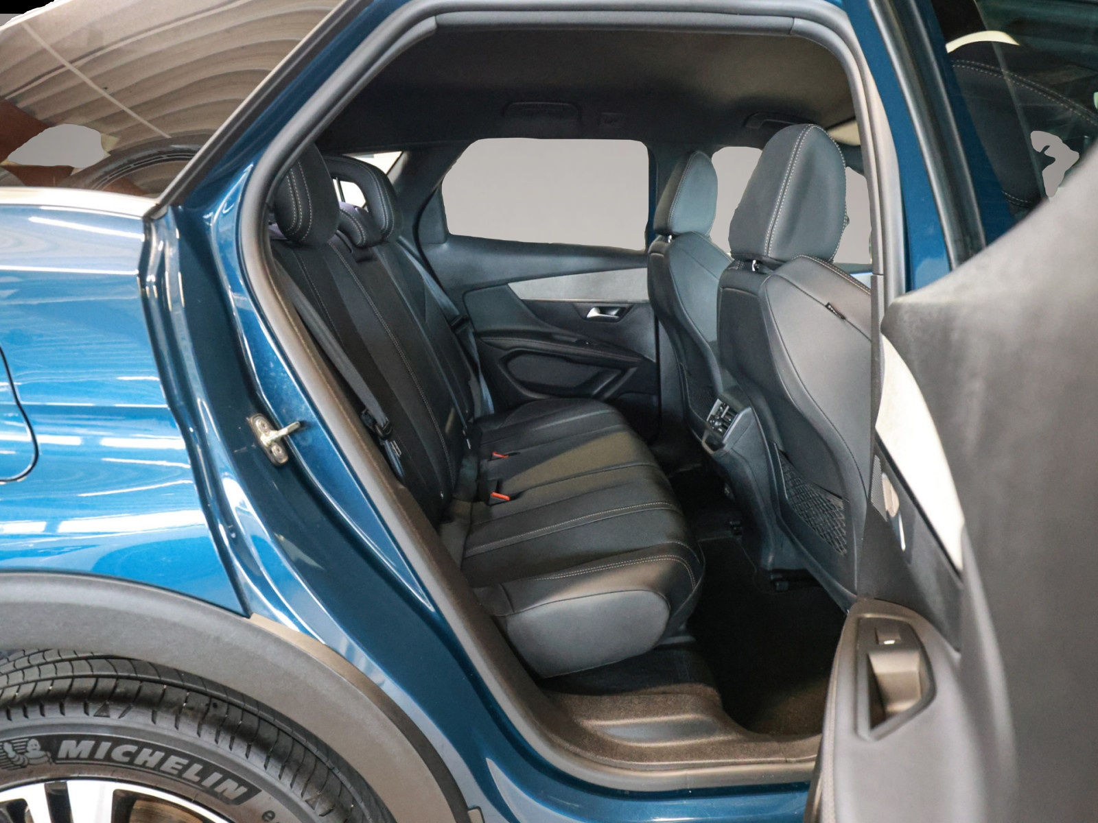 Vehicle image 0