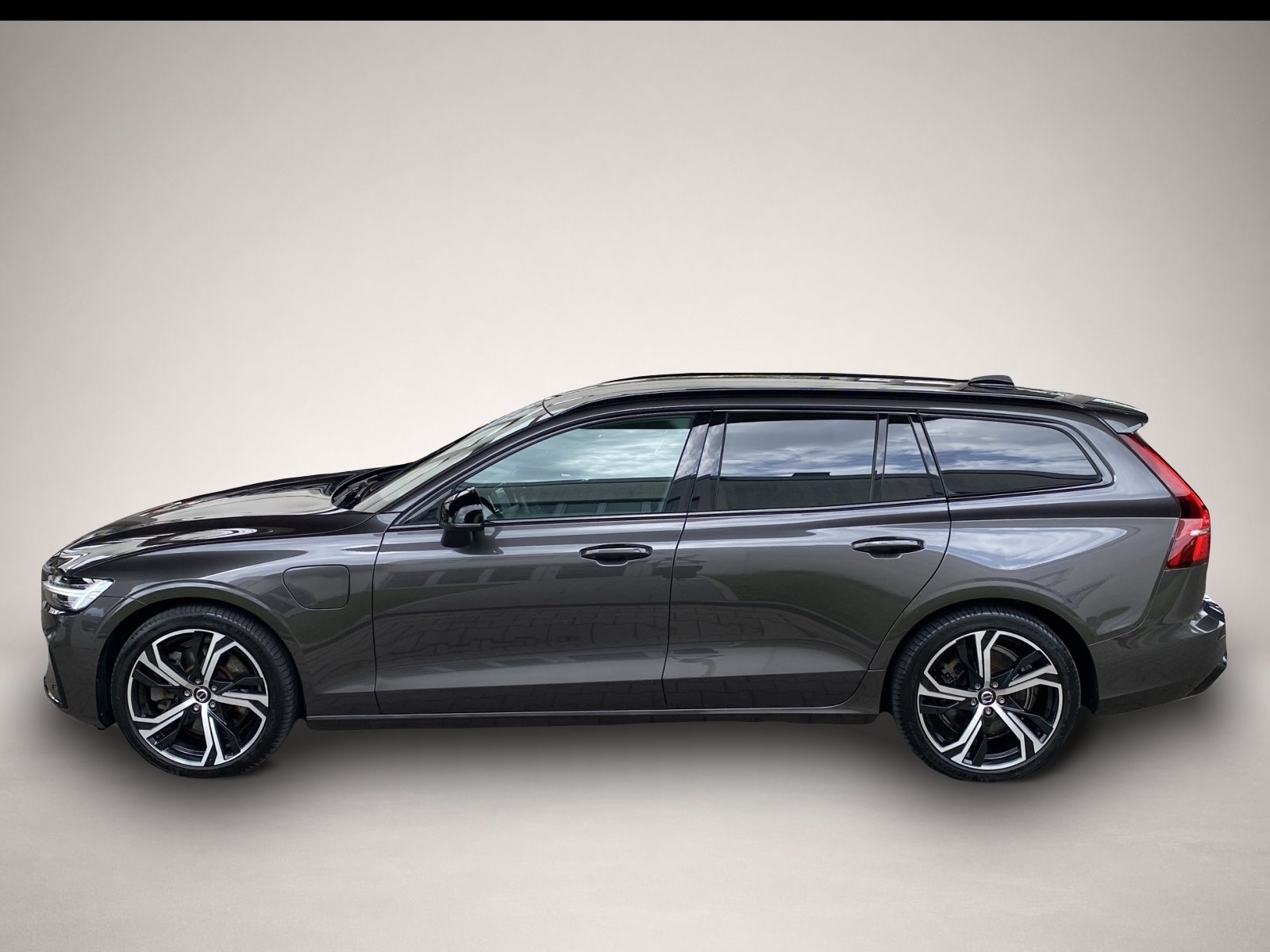 Bild 2 Volvo V60 Kombi T8 Plus Dark Recharge WiPa*SitzHZG*LED