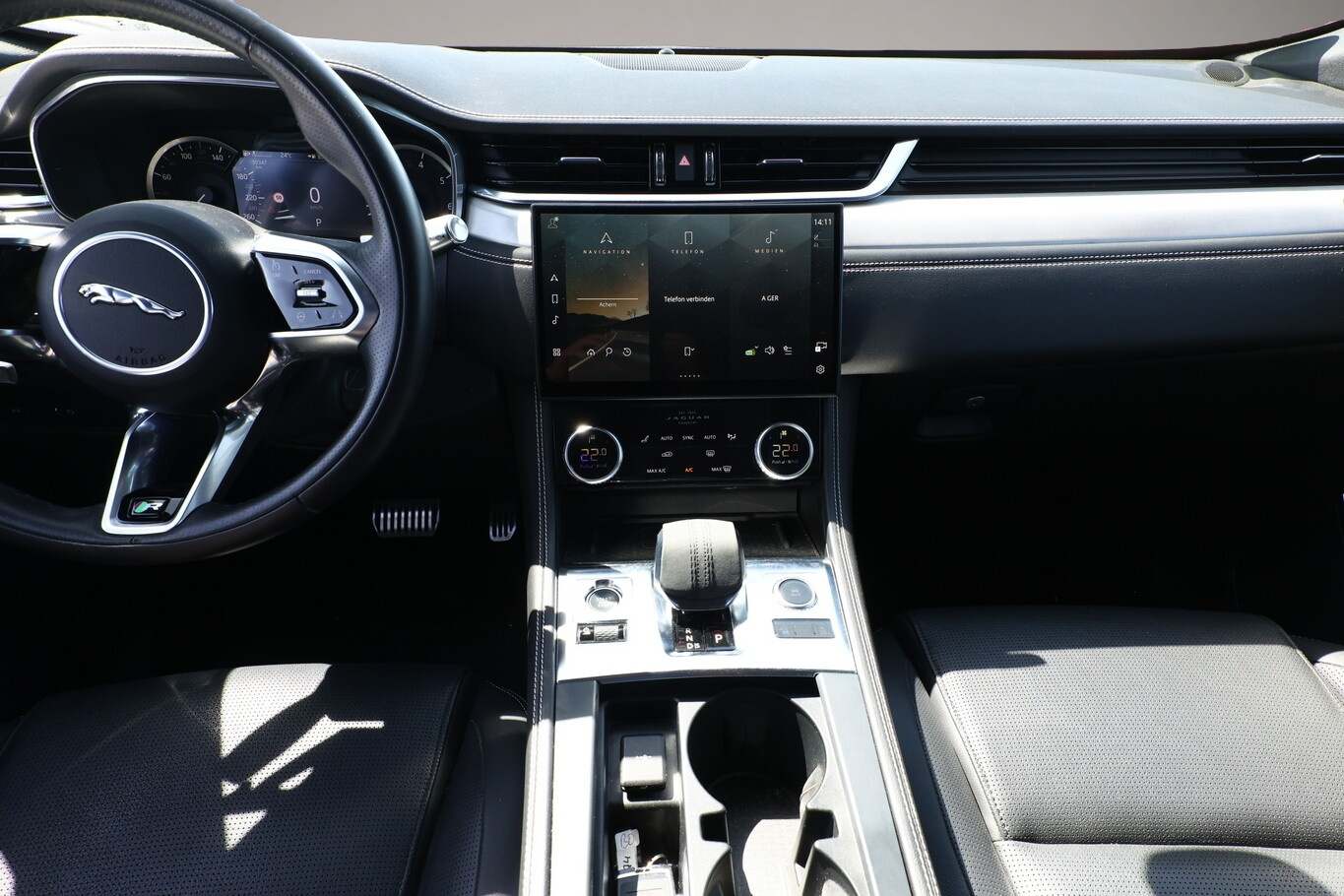 Bild 7 Jaguar F-PACE P250 R-Dynamic S AWD LED Nav KeyL Temp