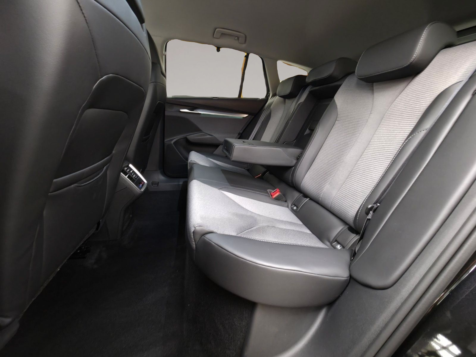 Bild 6 Skoda Enyaq 60 Business Edition 19"Alu el.Heck el.Sitz