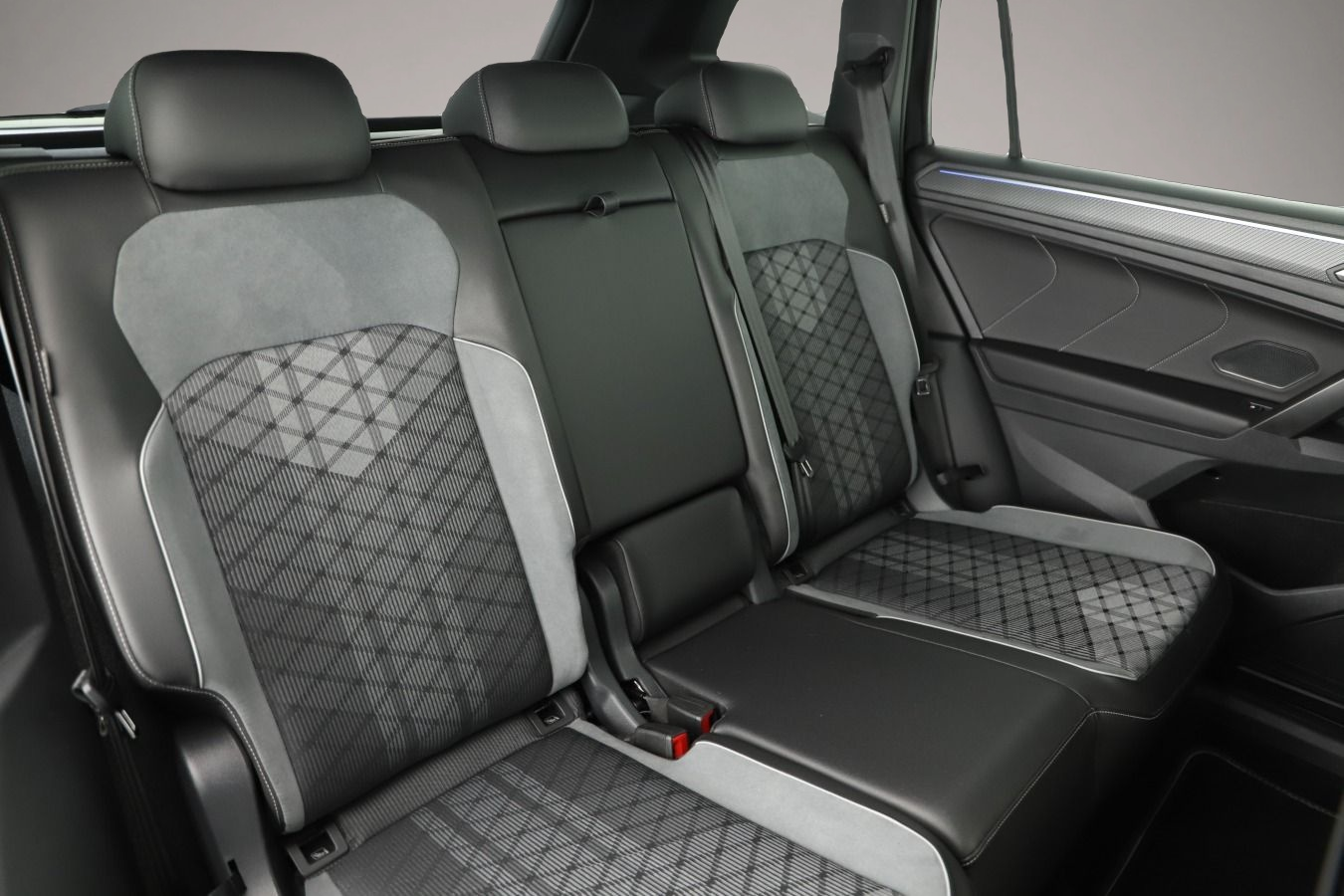 Fotografie des Volkswagen Tiguan Allspace 2.0 TDI 4M DSG R line IQ.Light/A