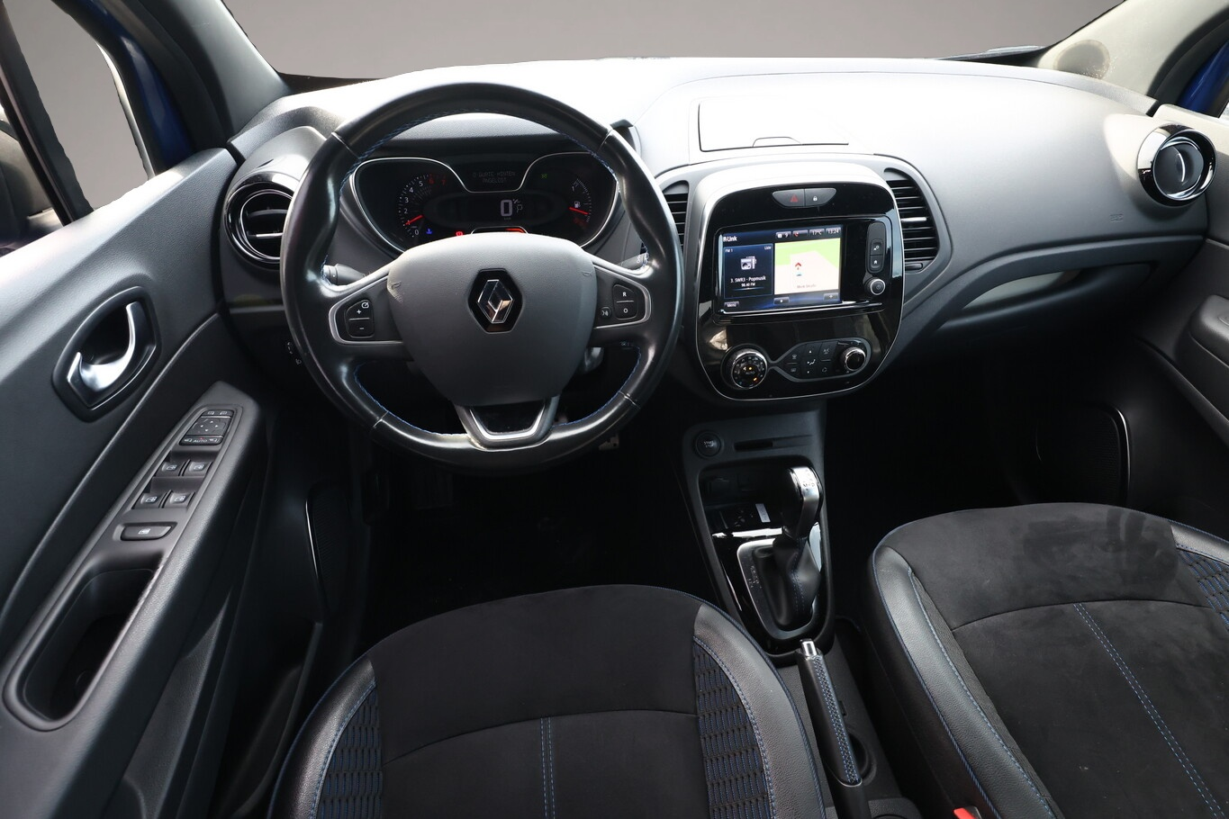 Bild 6 Renault Captur 1.3 TCe 150 EDC Version S LED Nav PDC 17Z