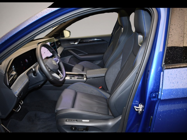 Bild 3 Volkswagen Passat Variant 1.5 TSI eHybrid DSG R-Line Black