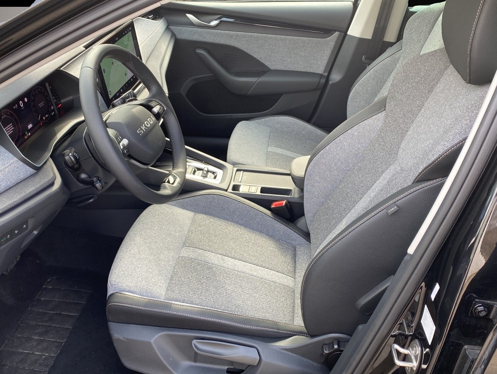 Fotografie 4 des Skoda Octavia 2.0 TDI DSG Selection Tour*HeadUp*Kessy