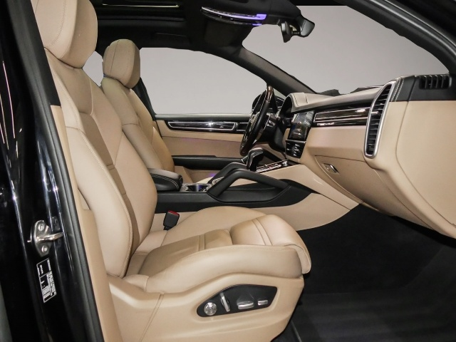 Bild 3 Porsche Cayenne S Luftfederung AD Niveau El. Panodach Na