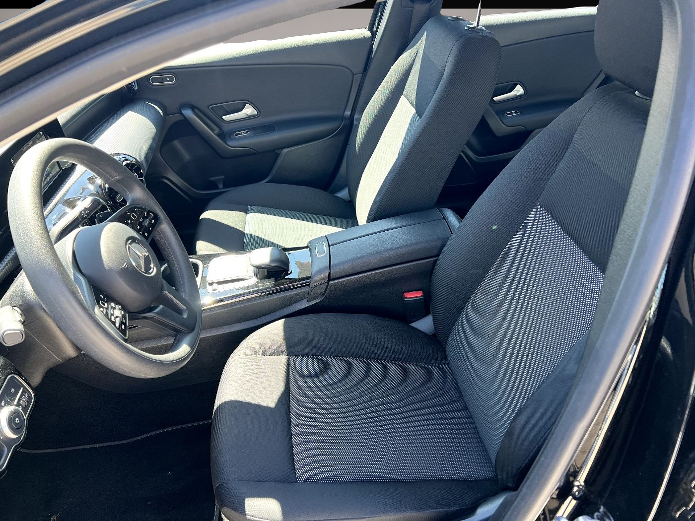 Bild 7 Mercedes-Benz A 180 DCT *Navi Sitzh. AHK Parkassist DAB Alu*