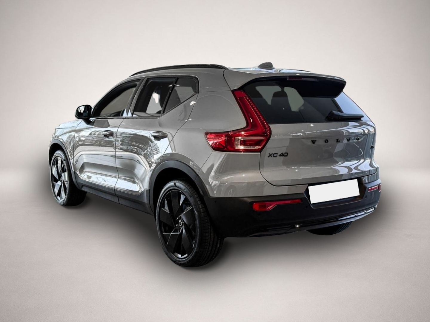 Bild 2 Volvo XC40 B3 Benzin Plus Black Edition Surround View