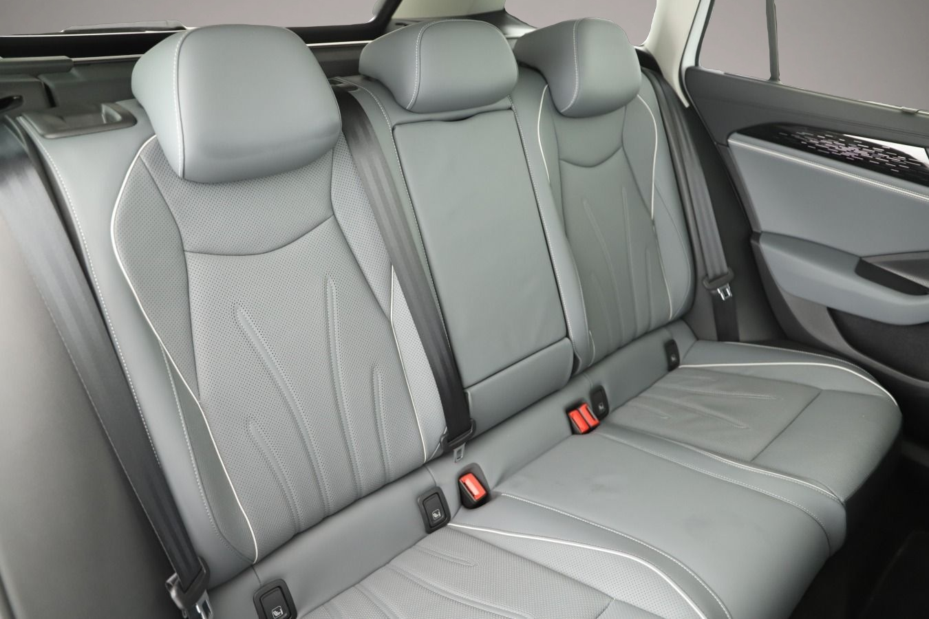 Fotografie 5 des Volkswagen Passat Variant 1.5 TSI eHybrid DSG Elegance
