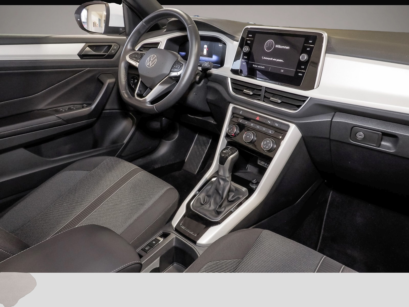Bild 6 Volkswagen T-Roc Cabrio 1.5 TSI DSG Style-Kamera*Apple CarP