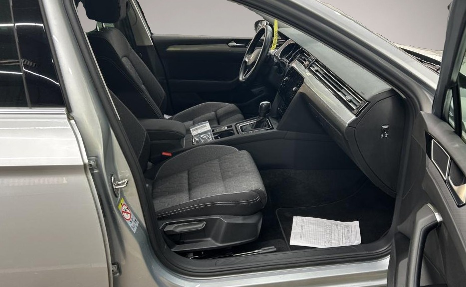 Fotografie des Volkswagen Passat Variant 1.5 TSI DSG Business KAMERA AHK L