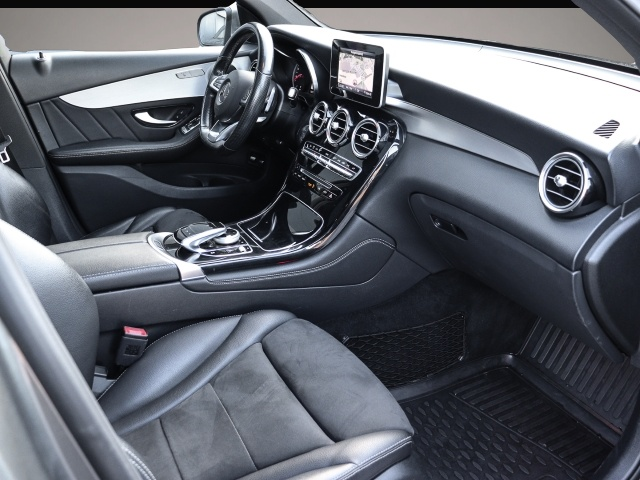 Bild 3 Mercedes-Benz GLC 250 4Matic AMG Paket AHK Panorama Sportpaket