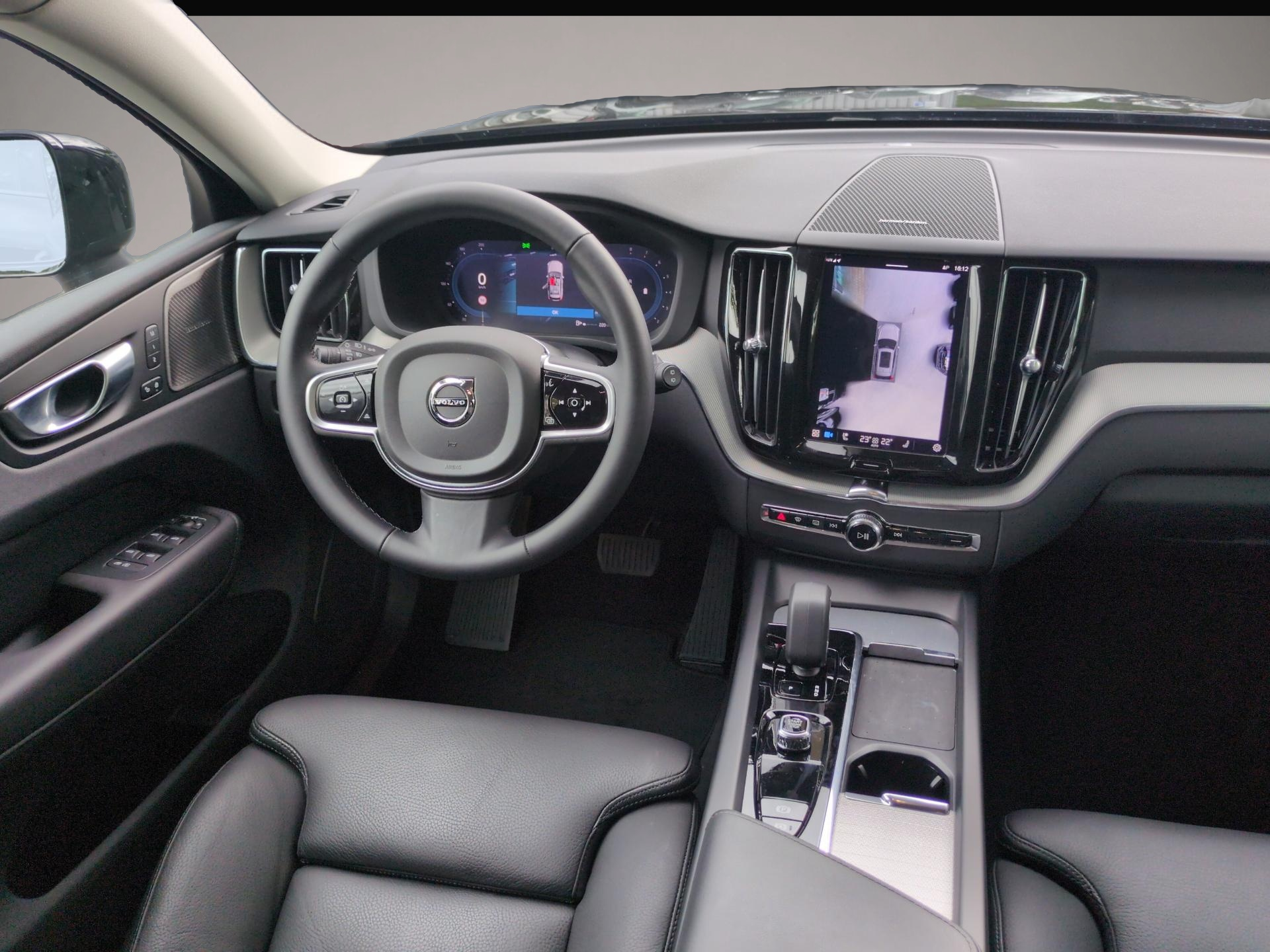 Fotografie 6 des Volvo XC60 B5 (Benzin) Plus Dark AWD Automatik Bluetoo