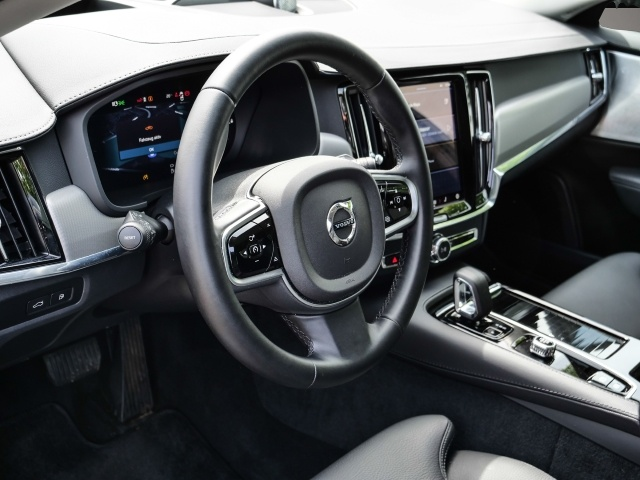 Bild 3 Volvo V90 Kombi Ultra Dark Recharge Plug-In Hybrid AWD