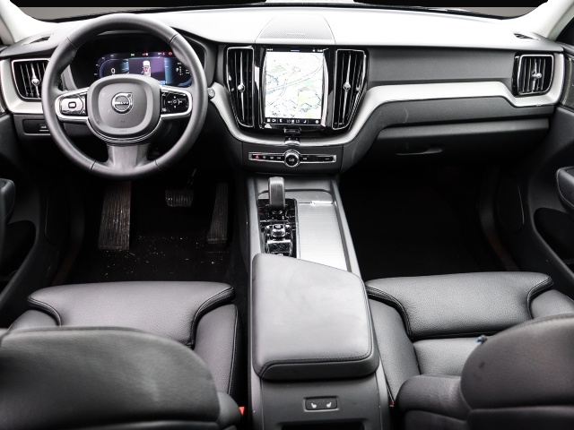 Volvo XC60 XC60 Plus Dark Recharge Plug-In Hybrid AWD T8 Tw - Thumbnail 4