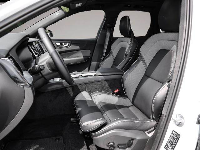 Bild 6 Volvo XC60 Plus Dark Recharge Plug-In Hybrid AWD T8 Tw