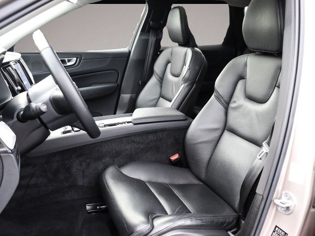 Bild 6 Volvo XC60 Plus Bright 2WD AHK El. Panodach Digitales