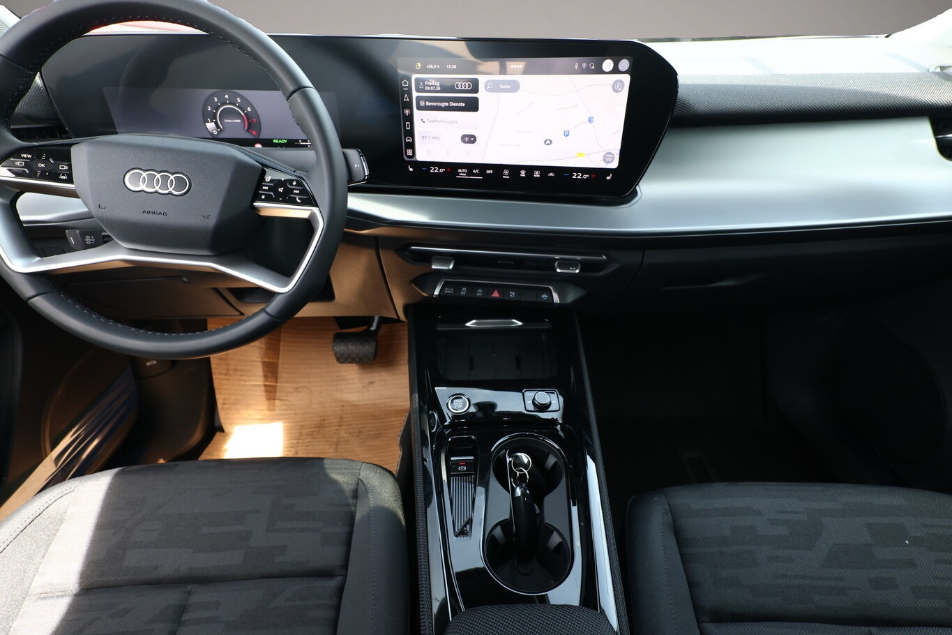 Bild 7 Audi Q3 Tech LED+ KlimaP MMI+ Keyl PrivG 18Z eHK PDC+