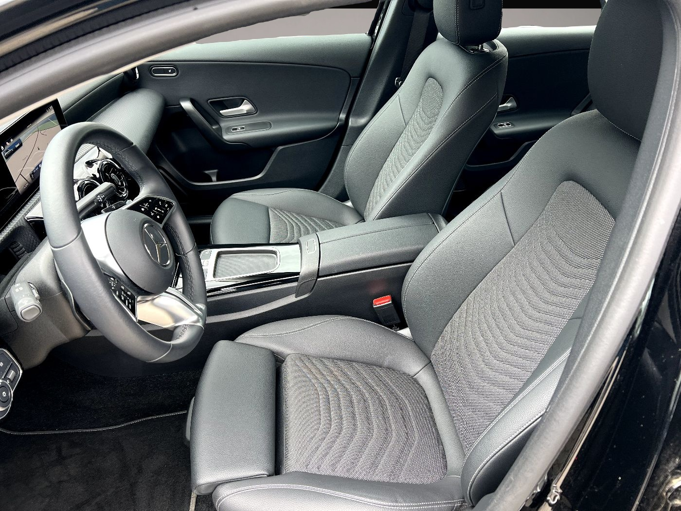 Fotografie 7 des Mercedes-Benz A 180 DCT *LED Navi Leder Rückfahrkamera DAB*