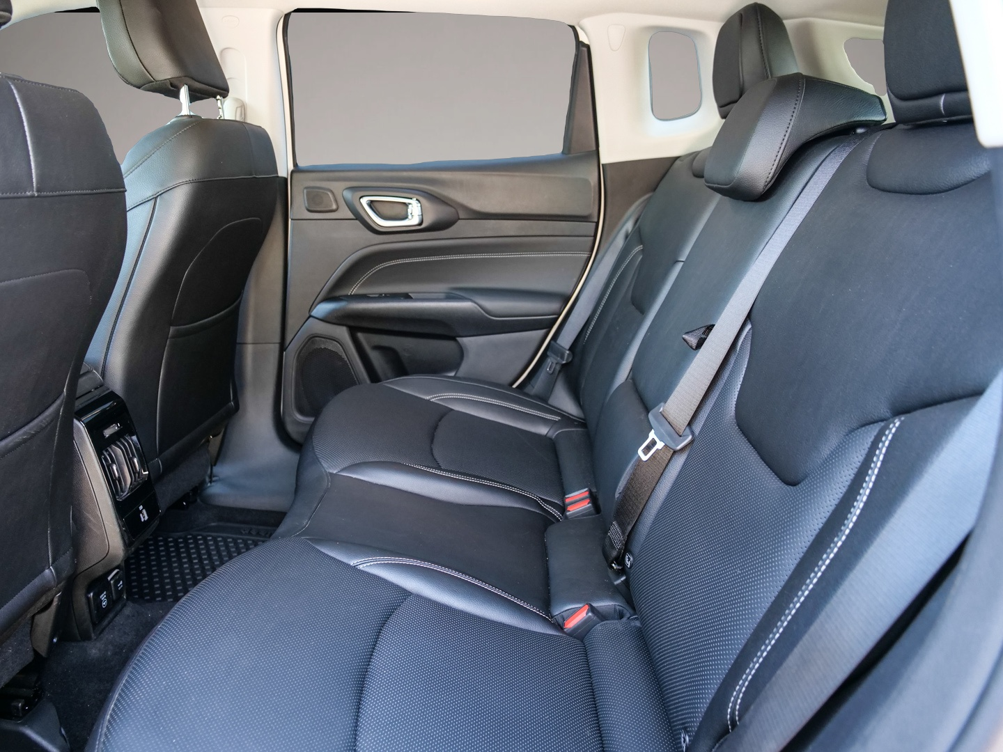 Bild 6 Jeep Compass S Plug-In Hybrid 4WD Navi Soundsystem 36