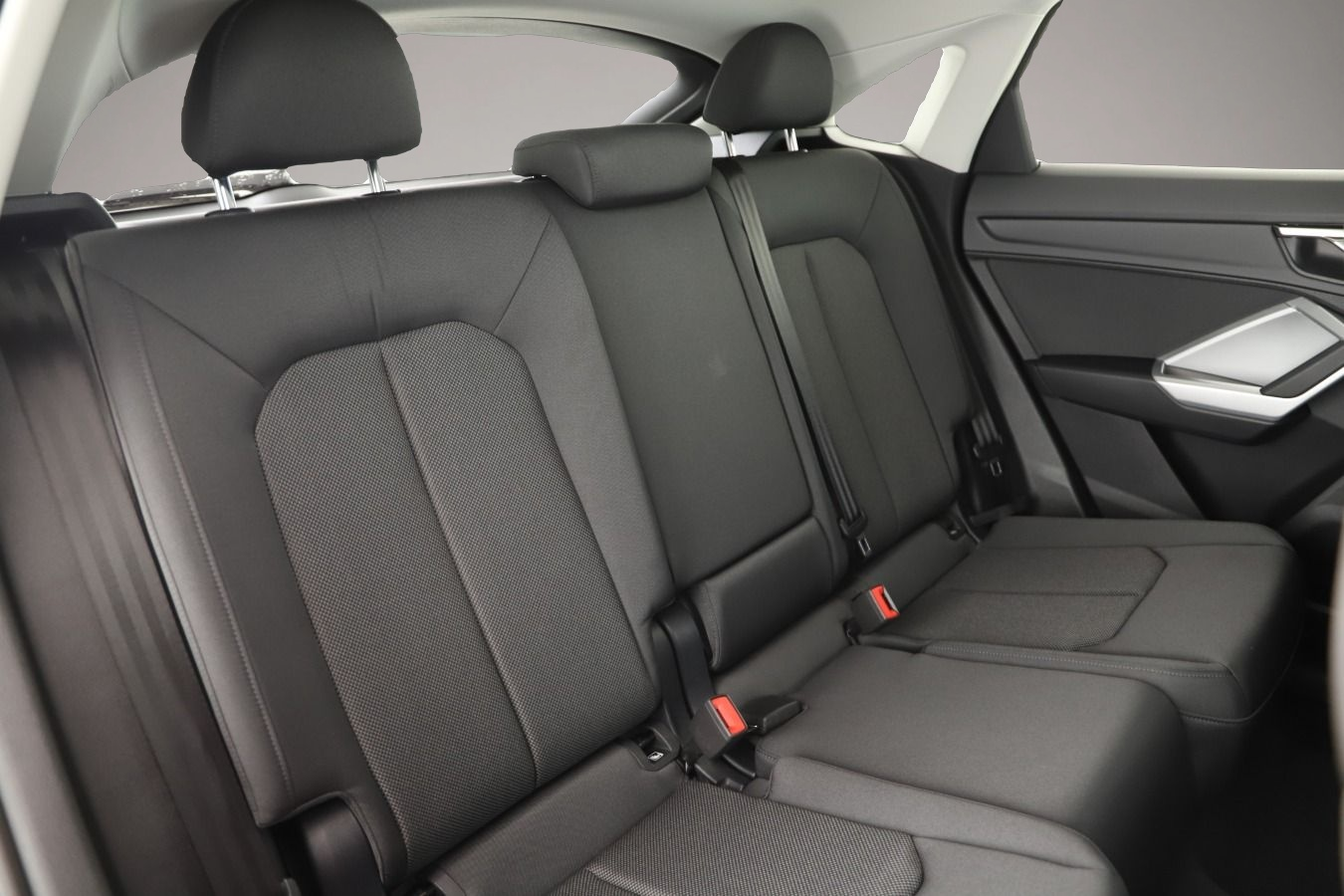 Bild 5 Audi Q3 Sportback 35 TFSI S tronic S line Navi+/AHK/1